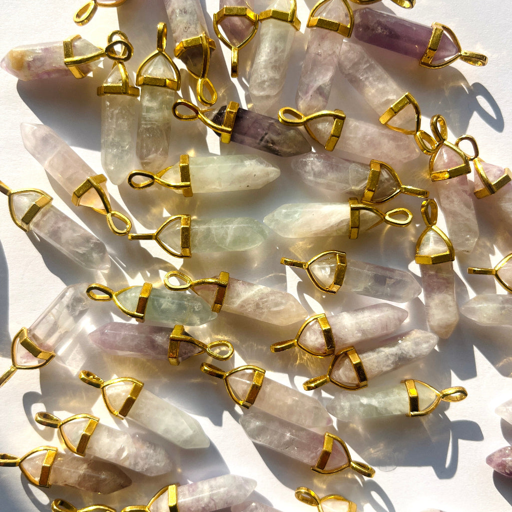 Flourit smycken i lila och grön färg