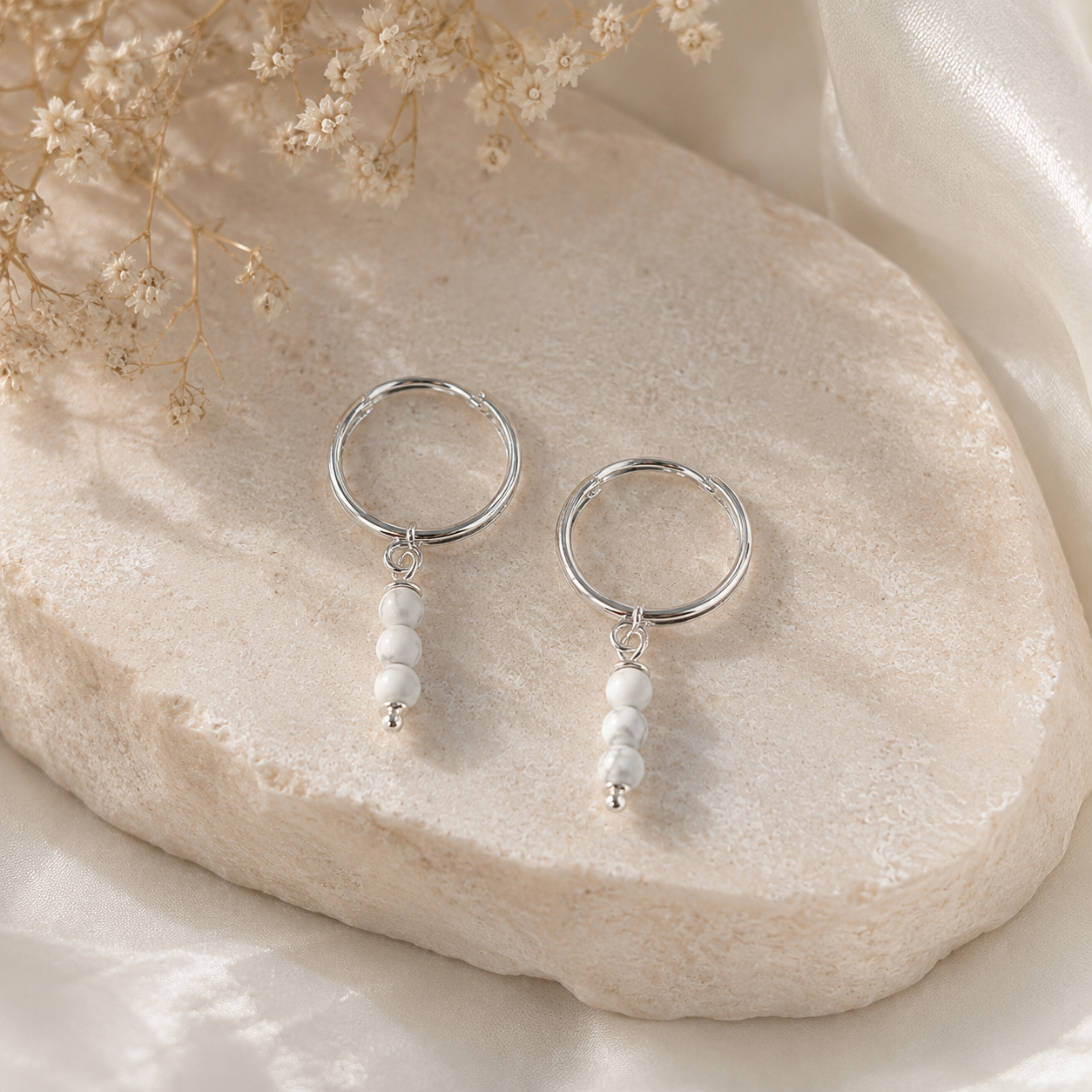 Howlit örhänge i sterling silver 